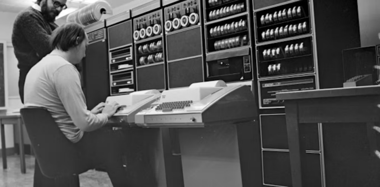 History of the Internet from the 1980s to Today
