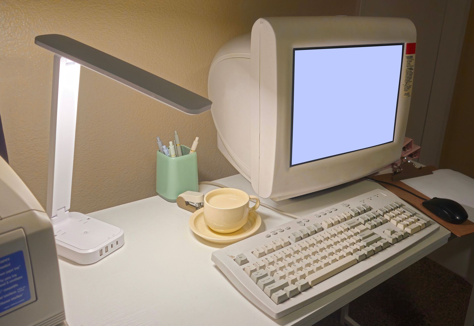 Early 2000s home computer setup evoking the era of Friends Reunited history and Britain's first social networks
