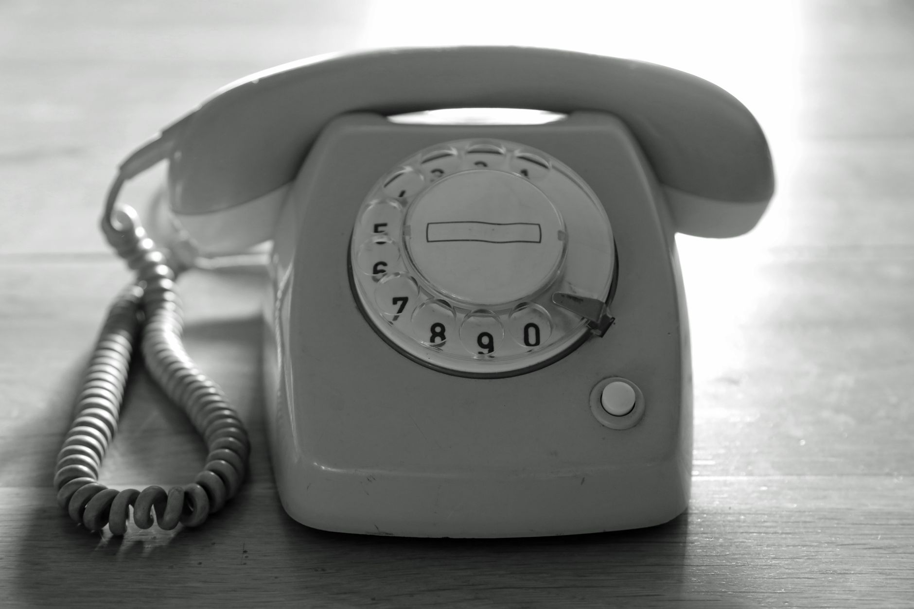 Vintage dial-up modem representing the internet infrastructure limitations that constrained the Ananova virtual newsreader