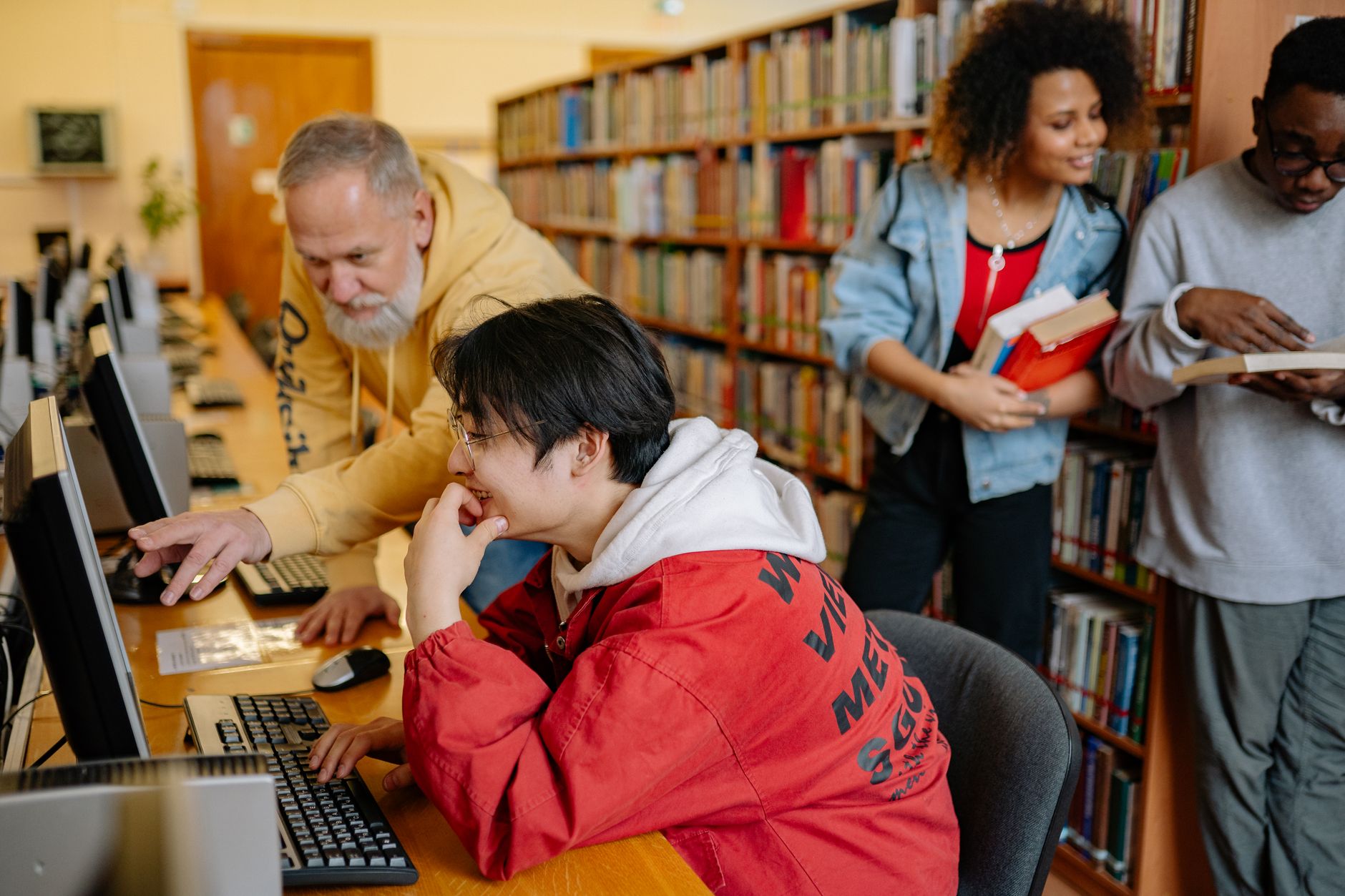 Students using early computers in a university library, illustrating first UK university websites history 1990s